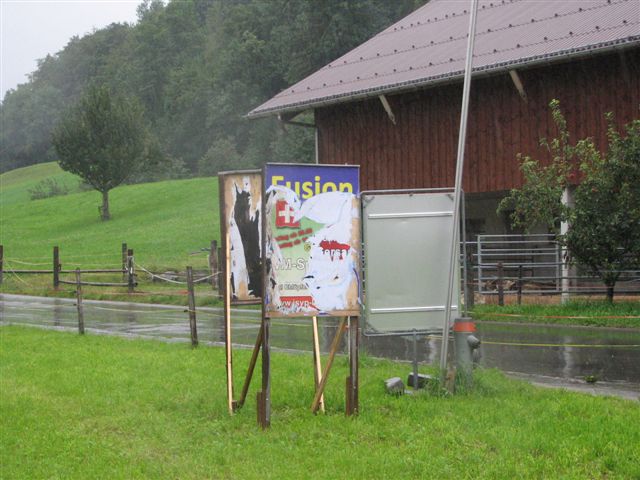 Zerstörte Plakate in Goldingen